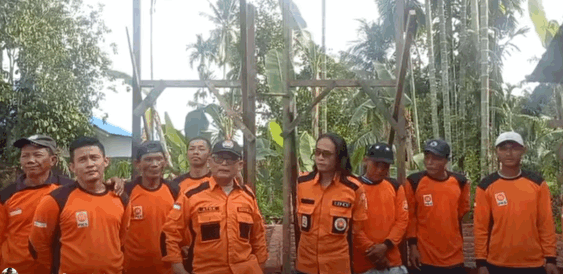 Bedah Rumah Korban Banjir, Kader PKS Tandam Hulu II Gotong Royong Bangun Hunian Ibunda Afrizal Siregar