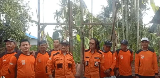 Bedah Rumah Korban Banjir, Kader PKS Tandam Hulu II Gotong Royong Bangun Hunian Ibunda Afrizal Siregar